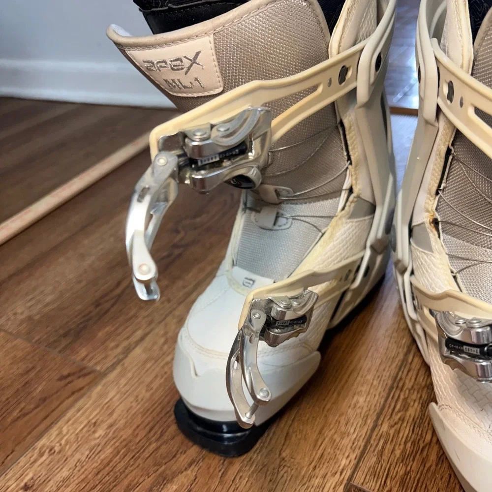 Apex ML-1 women's downhill ski boots Size 24.0 white gray snow boots
